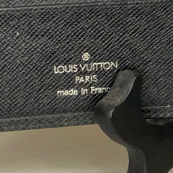 Louis Vuitton Taiga Bifold Wallet in Black Grained Leather (4.5" x 3.5") - Picture 6 of 11